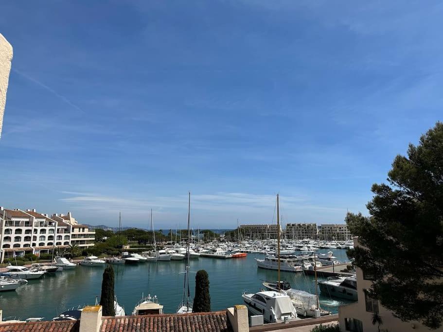 L'Atelier Marin Sur Le Port Des Marines Apartman Cogolin Kültér fotó